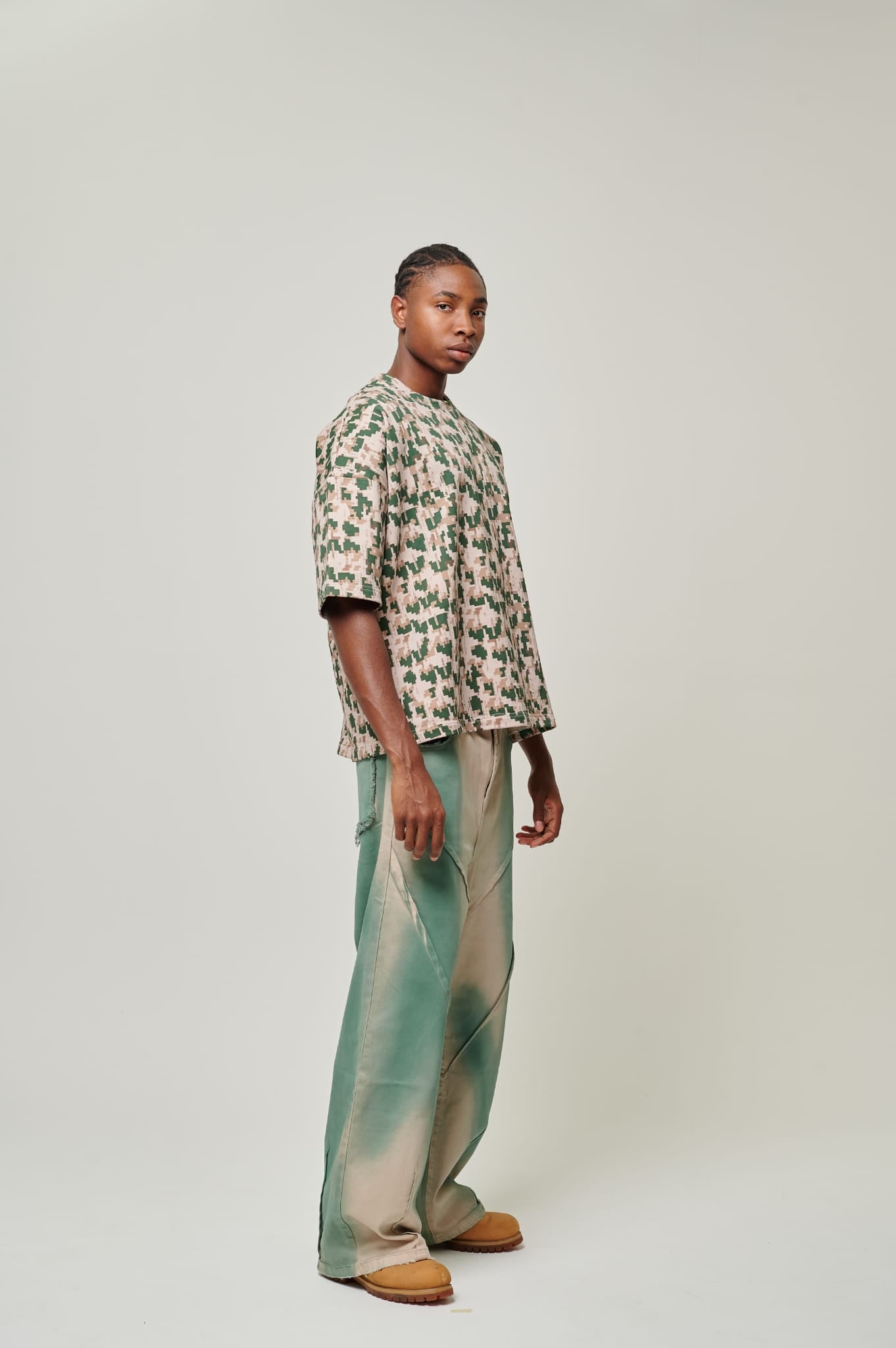 SPRAY WASHED DENIM ( CAMO GREEN)