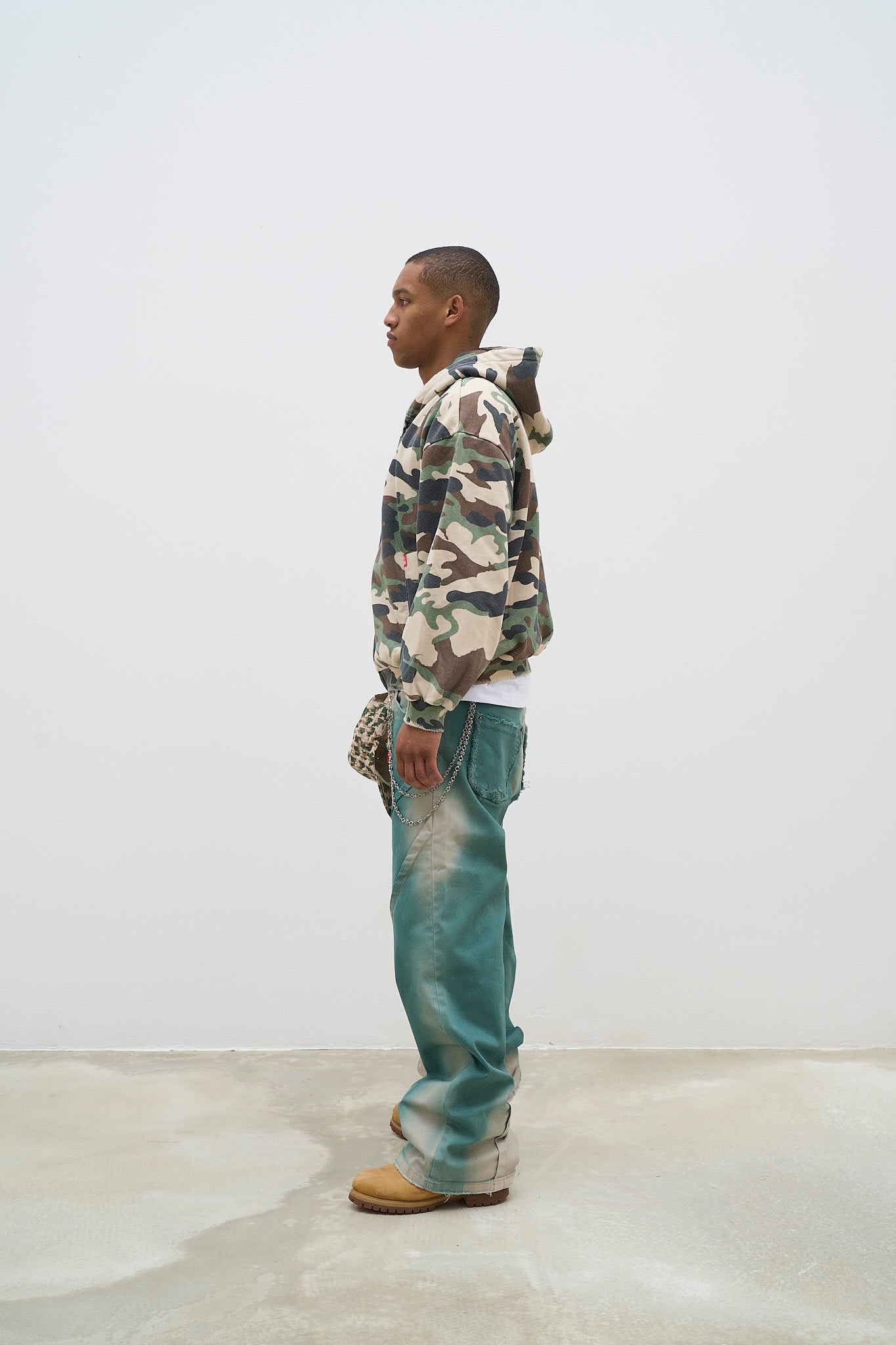 HAND-SPRAYED DENIM WASH