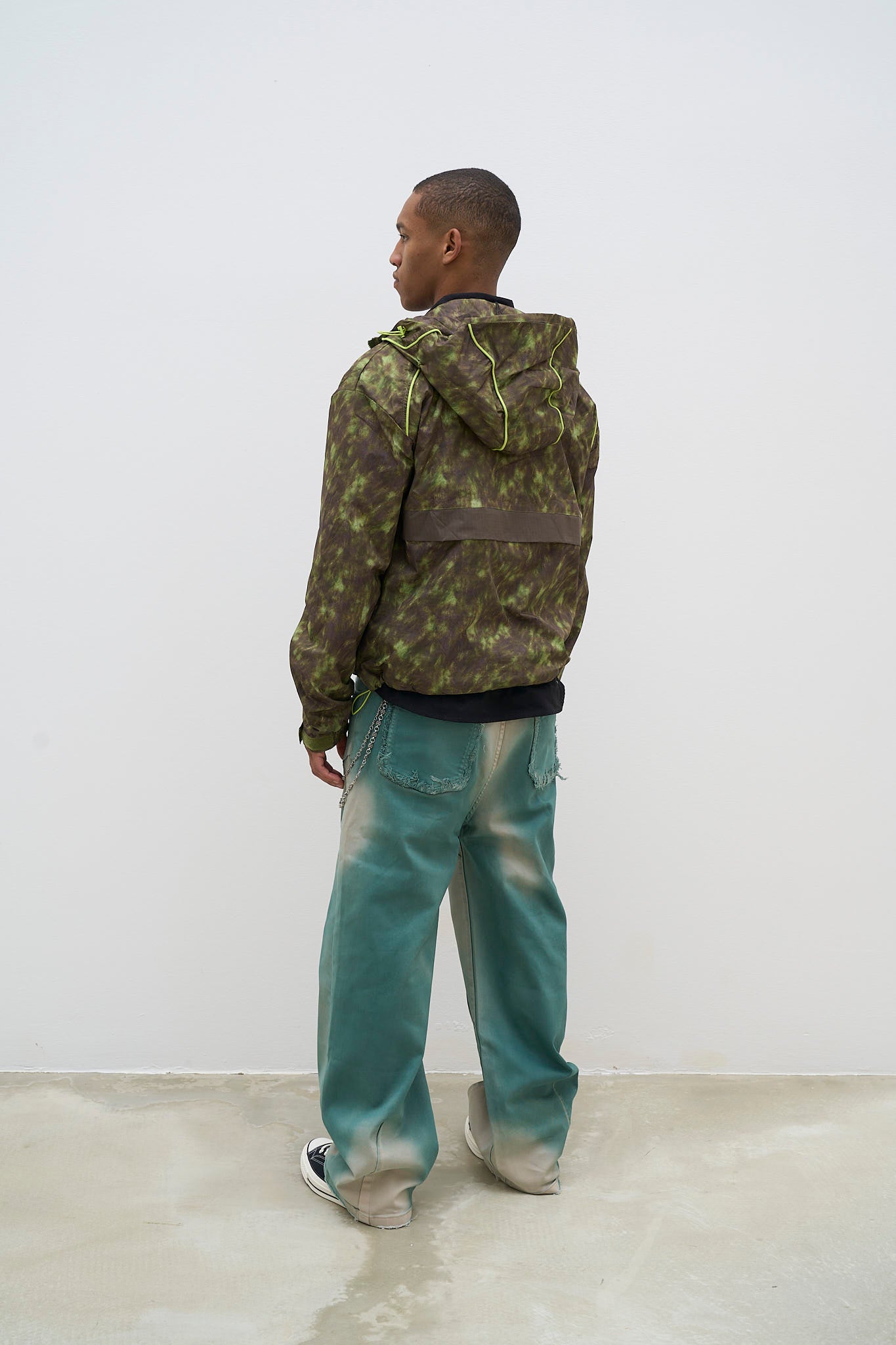HAND-SPRAYED DENIM WASH